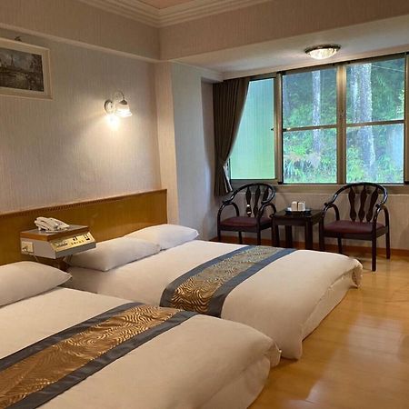 Kao Feng Hotel Zhongzheng  Extérieur photo